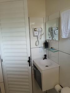 Koupelna v ubytování chalés da Ana pertinho do rio preguiça