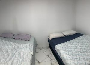 Ένα ή περισσότερα κρεβάτια σε δωμάτιο στο Apartamento para 4 pessoas bem localizado