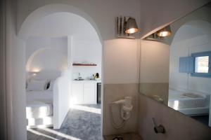 Gallery image of Sun Anemos Resort in Oia