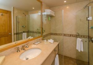 Koupelna v ubytování Hotel Tesoro Los Cabos