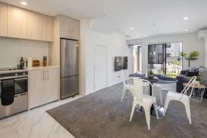 Kuchyň nebo kuchyňský kout v ubytování Ariki Delight 2BR Wellington Sanctuary