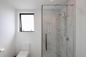 Ένα μπάνιο στο Cosy Retreat at Biddle Crescent
