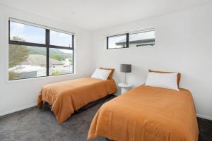 A bed or beds in a room at Scenic Views from our 2-BR Trentham Hideaway