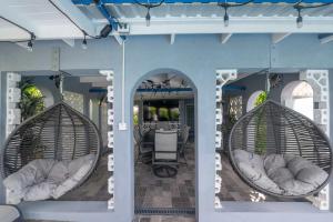 Χώρος καθιστικού στο Impressive Private Pool Mandevilla Home Near Beach