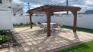 Gallery image of Brant Beach Condo Oceanside 3 Bed2 Full Bath Seven Off The Beach Sleeps 6 One Queen Master One Double Bed In Bedroom Two And Two Singles In in Brant Beach
