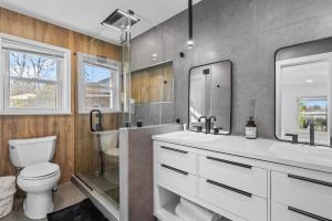 Ένα μπάνιο στο Waterview Retreat - Riverside Haven 4-2 Family