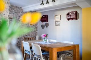 a dining room with a wooden table and chairs at Ferienhaus Petri Limburg in Limburg an der Lahn