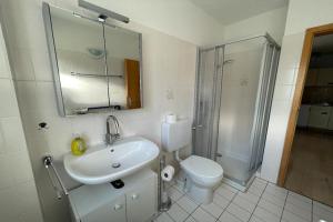 Koupelna v ubytování Einladende Ferienwohnung auf Fehmarn + 29 fotografií