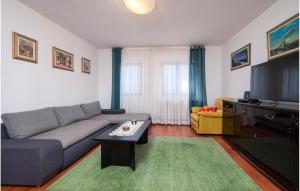 Posezení v ubytování Two-Bedroom Apartment In Pula