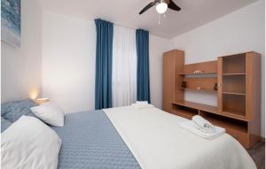 Postel nebo postele na pokoji v ubytování Two-Bedroom Apartment In Pula