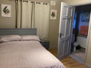 Voodi või voodid majutusasutuse Room to rent toas