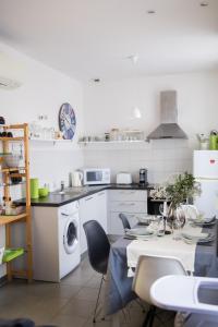 Kuchyňa alebo kuchynka v ubytovaní City center duplex loft