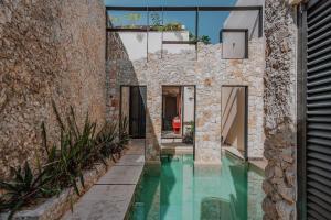 an external view of a house with a swimming pool at Casa Cardenales in Mérida