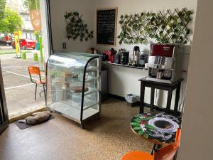 a kitchen with a counter and a glass case at Hotel Tunjo de oro Neiva in Neiva