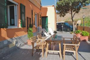 Posedenie v ubytovaní Appartamento con giardino Dolcemare