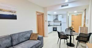 Kuchyň nebo kuchyňský kout v ubytování Apartament La Rapita