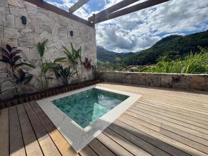 Uma vista da montanha tirada da casa de hóspedes 