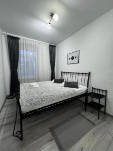 En eller flere senge i et værelse på Apart City Center