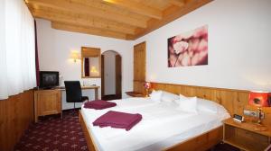 Postel nebo postele na pokoji v ubytování Hotel Schwarzenbergs Traube