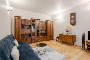 Televízia a/alebo spoločenská miestnosť v ubytovaní Time Apartment