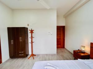 a bedroom with a bed and a cross on the wall at Habitación Céntrico en Iquitos - Casa Alemi 12 in Iquitos
