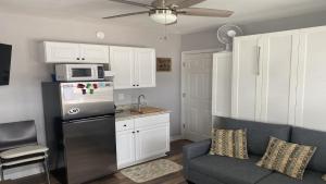 Nhà bếp/bếp nhỏ tại Ship Bottom Studio Perfect Hideaway