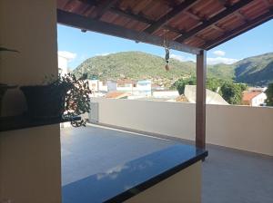a balcony with a view of a mountain at Flat Vista do Cruzeiro in Jacobina +14 photos