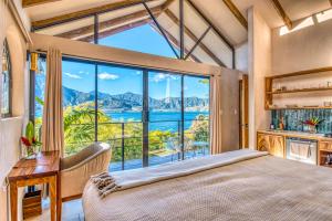 a bedroom with a bed and a large window at Tierra de la Aurora in San Marcos La Laguna