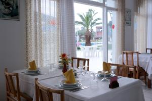 Restaurace v ubytování Hotel Le Khalife