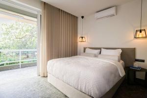 Posteľ alebo postele v izbe v ubytovaní Luxury Apt Near The Beach Athens Riviera By Olon