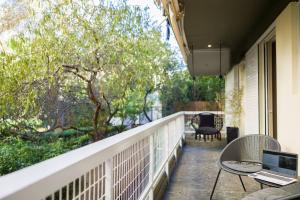 Balkón alebo terasa v ubytovaní Luxury Apt Near The Beach Athens Riviera By Olon