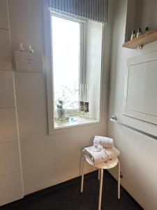a room with a table and a window at SAGA, unikt badehotell med 5 rom, sauna og badebrygge - Inderøy in Straumen +69 photos