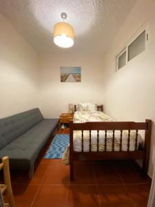 una sala de estar con una cama y un sofá en 2 bed room apartment , sea view, 10 minutes walk to the beach, en Ribeira Brava