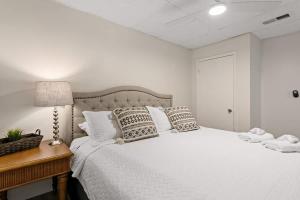 Postel nebo postele na pokoji v ubytování San Marco Ground Villa - Outdoor Spaces & BBQ