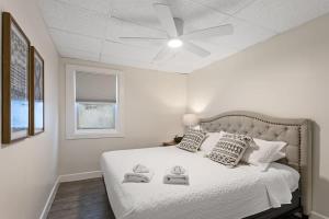 Postel nebo postele na pokoji v ubytování San Marco Ground Villa - Outdoor Spaces & BBQ + 18 fotografií