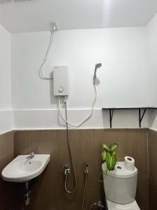 エルニドにあるAA Hostelのバスルーム(シャワー、トイレ、シンク付) +36枚の写真