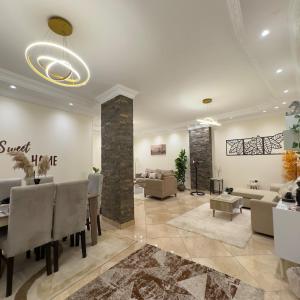 منطقة جلوس في Hotel Apartment In Sheikh Zayed With Private Entrance