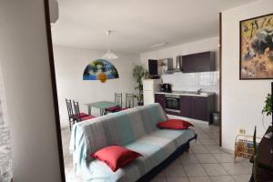 Η κουζίνα ή μικρή κουζίνα στο Apartman Maja 2
