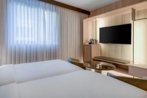 TV a/nebo společenská místnost v ubytování AC Hotel Firenze by Marriott
