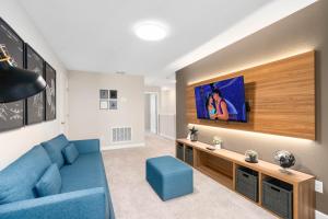 Televisyen dan/atau pusat hiburan di SUPER CLOSE -DISNEY's PARKs THEME ROOMs & POOL