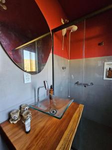 a bathroom with a sink and a mirror at Morada da Terra Lapinha da Serra in Santana do Riacho