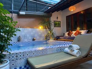 Bazén v ubytování Nanu beach house Hội an nebo v jeho okolí