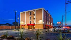 a building with a car parked in a parking lot at Best Western Plus O'hare International South Hotel in Franklin Park