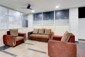 Super Collection O Madhapur Near Cyber Tower的休息区