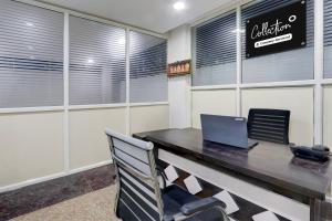 Super Collection O Madhapur Near Cyber Tower的电视和/或娱乐中心