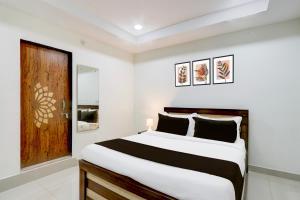 Super Collection O Madhapur Near Cyber Tower客房内的一张或多张床位