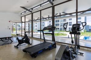 Γυμναστήριο ή/και όργανα γυμναστικής στο 16th Floor Oceanview Bliss
