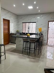 Η κουζίνα ή μικρή κουζίνα στο Casa de temporada Alter do chão