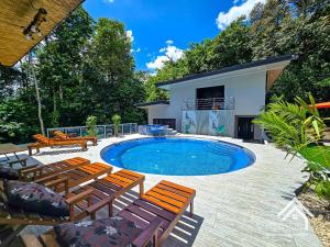 Bazén v ubytování La Granja Boutique Nature Luxury and Relaxation nebo v jeho okolí