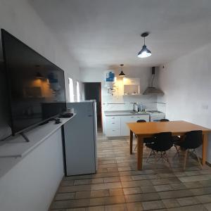 a kitchen and dining room with a table and a refrigerator at Complejo Lua in Villa Cura Brochero